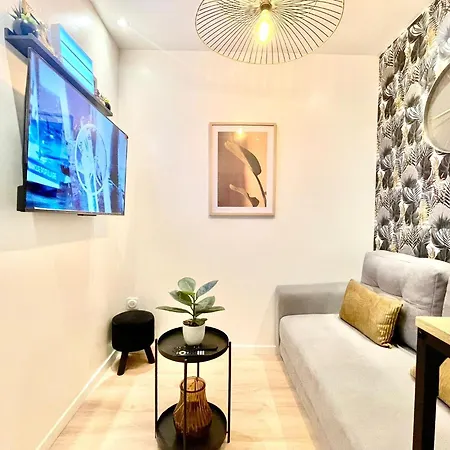 Chic Oasis In Apartment *